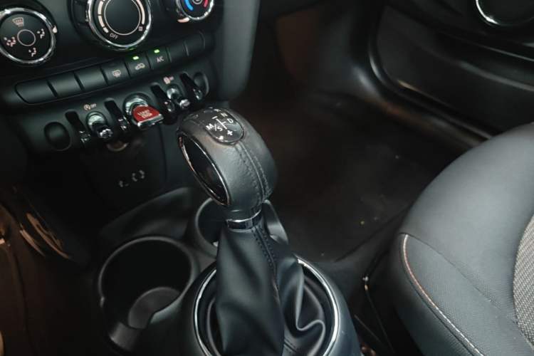Used MINI 2014 1.2T ONE+ Gear Lever