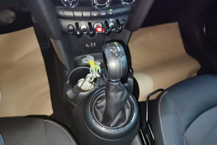 Used MINI 2014 1.2T ONE+ Gear Lever