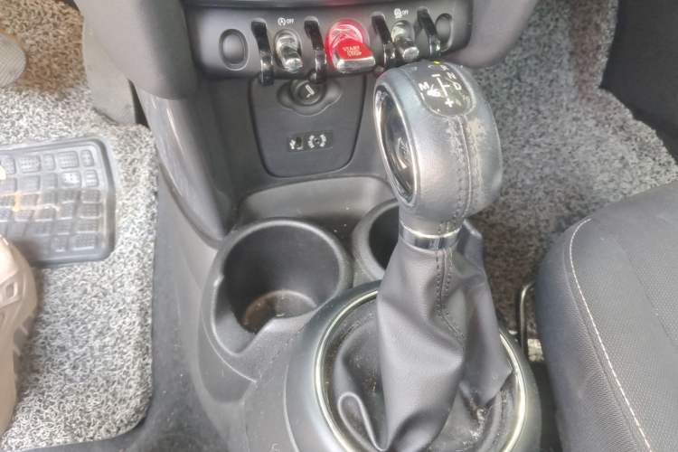 Used MINI 2014 1.2T ONE+ Gear Lever
