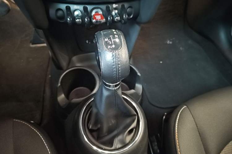 Used MINI 2014 1.2T ONE+ Gear Lever