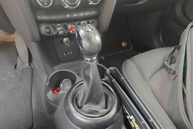 Used MINI 2014 1.2T ONE+ Gear Lever