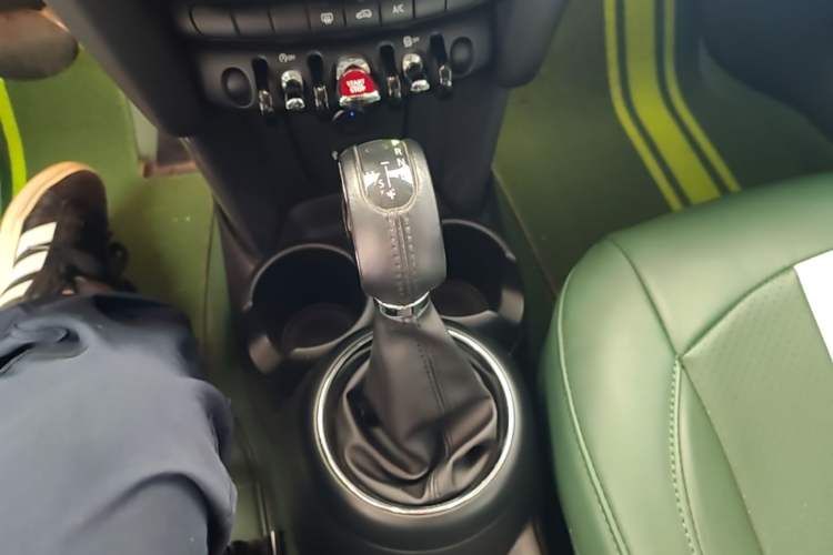 Used MINI 2014 1.2T ONE+ Gear Lever