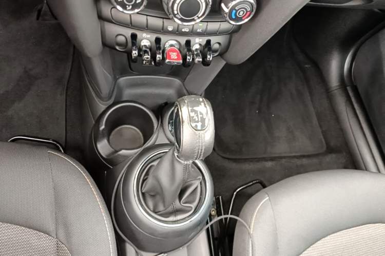 Used MINI 2014 1.2T ONE+ Gear Lever
