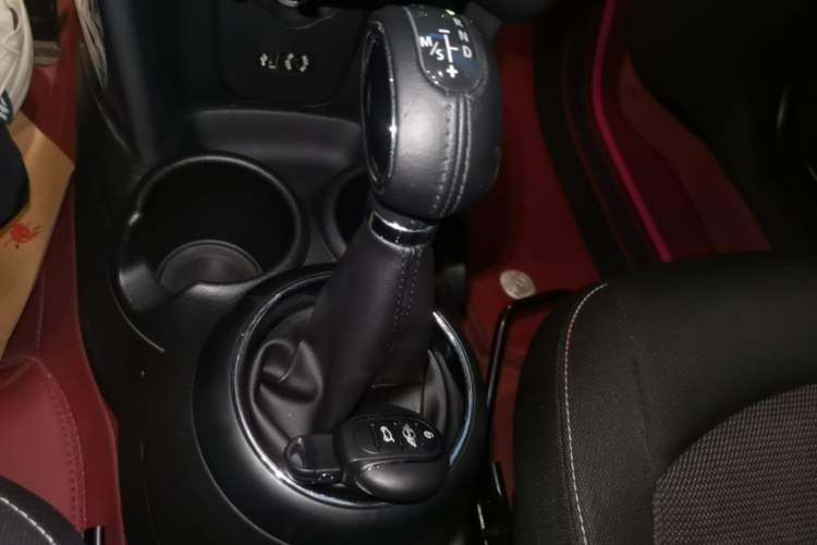 Used MINI 2014 1.2T ONE+ Gear Lever