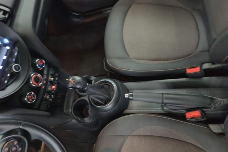 Used MINI 2014 1.2T ONE+ Gear Lever