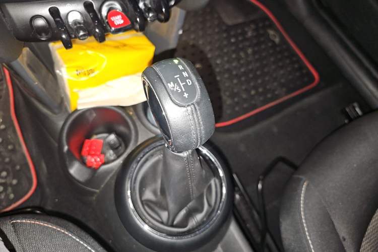 Used MINI 2014 1.2T ONE+ Gear Lever