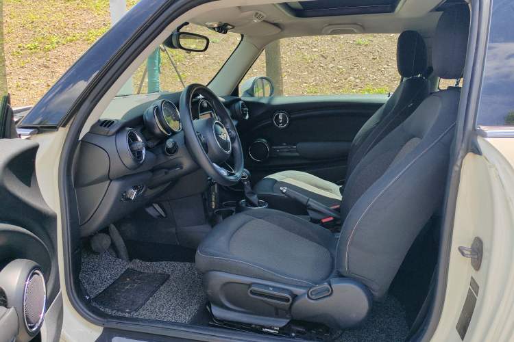 Used MINI 2014 1.2T ONE+ Interior 1
