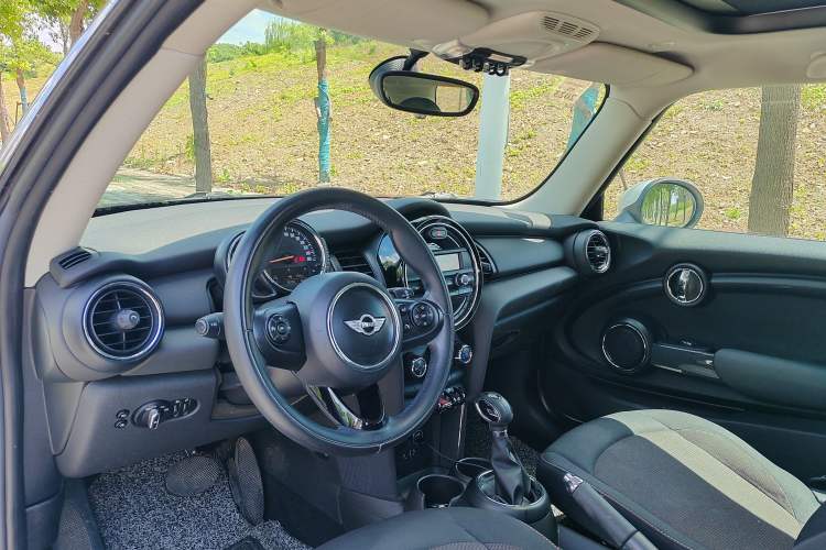 Used MINI 2014 1.2T ONE+ Interior 2