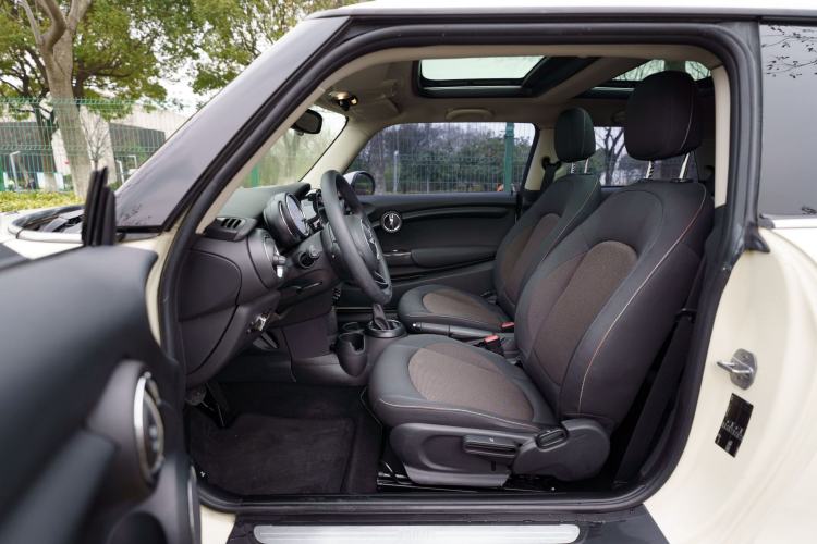 Used MINI 2014 1.2T ONE+ Interior 2