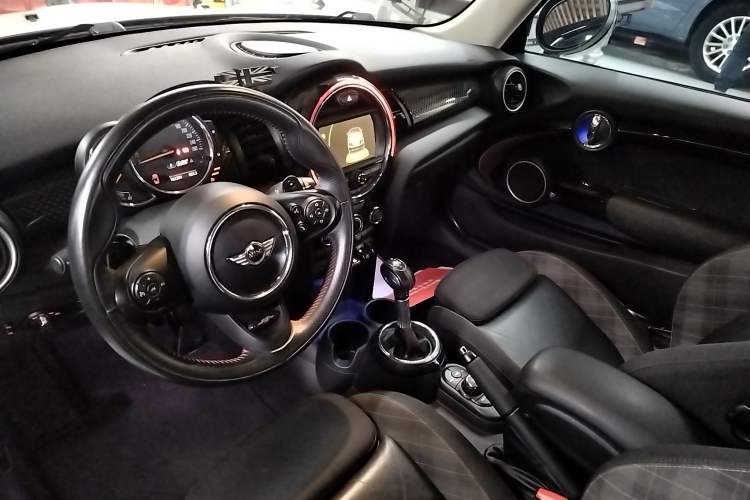 Used MINI 2014 2.0T COOPER S Fun Interior 2