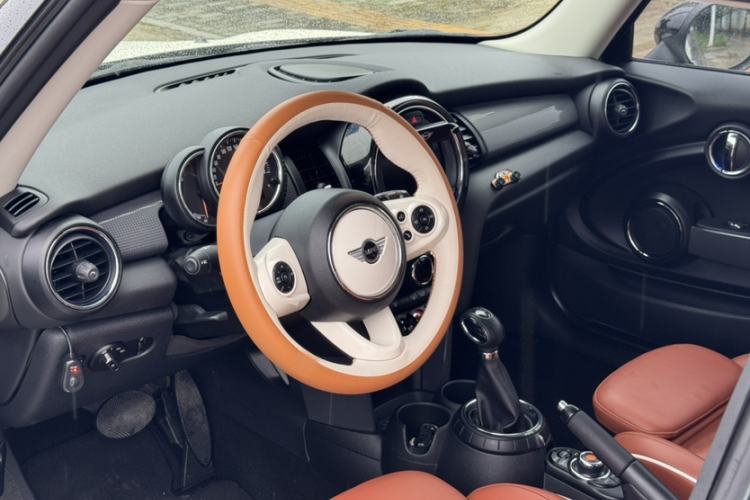 Used MINI 2014 1.5T COOPER Excitement Interior 3