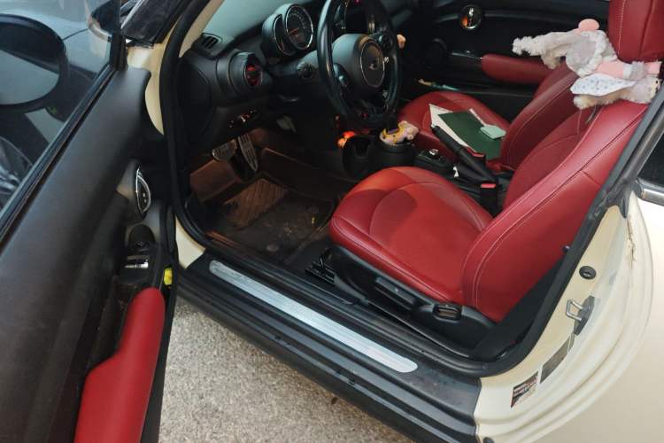 Used MINI 2014 1.5T COOPER Fun Interior 3