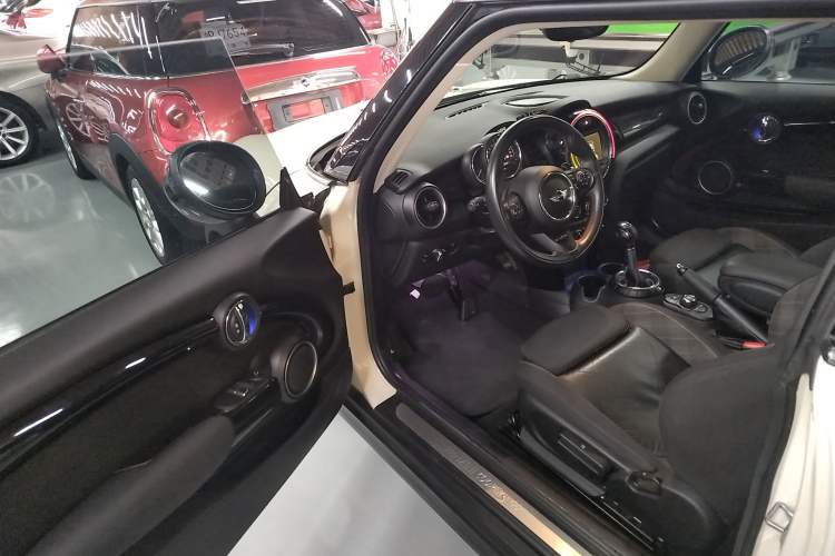Used MINI 2014 2.0T COOPER S Fun Interior 3
