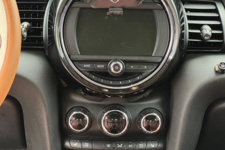 Used MINI 2014 1.5T COOPER Excitement Interior 4