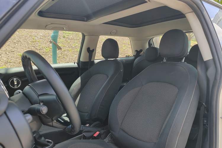 Used MINI 2014 1.2T ONE+ Interior 4
