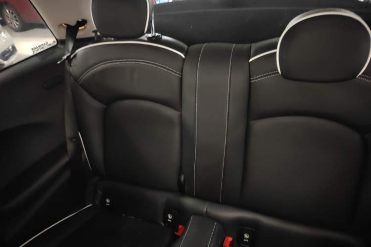 Used MINI 2014 1.2T ONE Interior 4