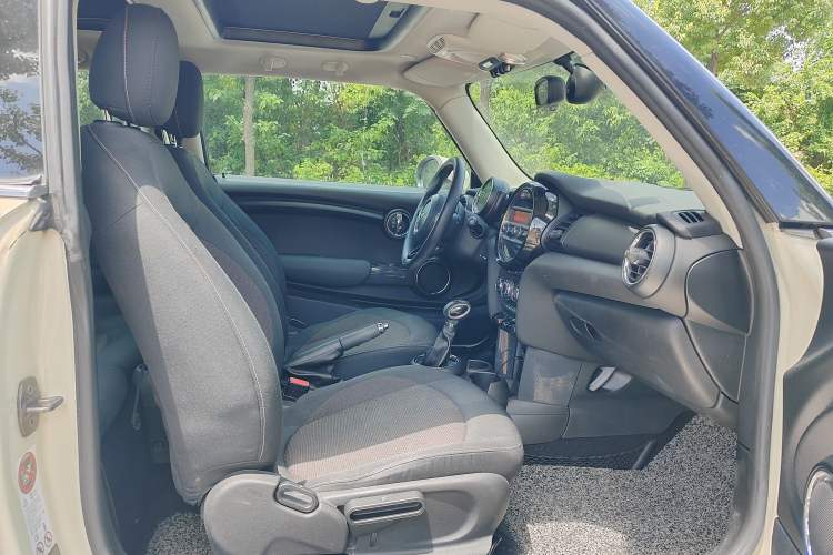 Used MINI 2014 1.2T ONE+ Interior 5