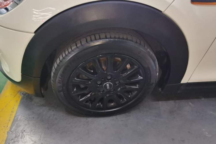 Used MINI 2014 1.2T ONE+ Left Front Wheel Hub