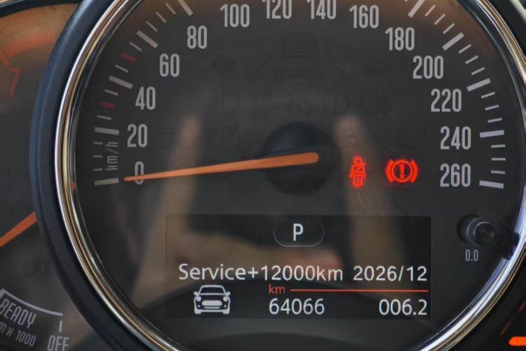 Used MINI 2014 1.5T COOPER Excitement Odometer Close Up
