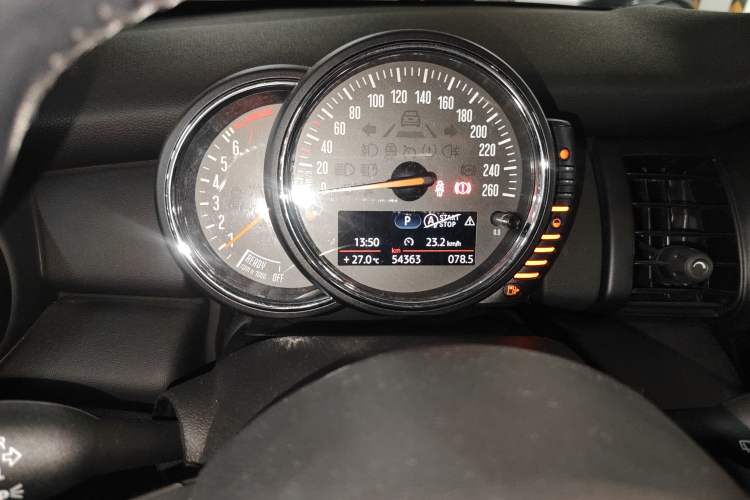 Used MINI 2014 1.2T ONE Odometer Close Up