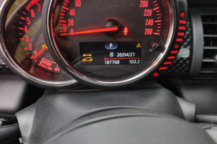 Used MINI 2014 2.0T COOPER S Excitement Odometer Close Up
