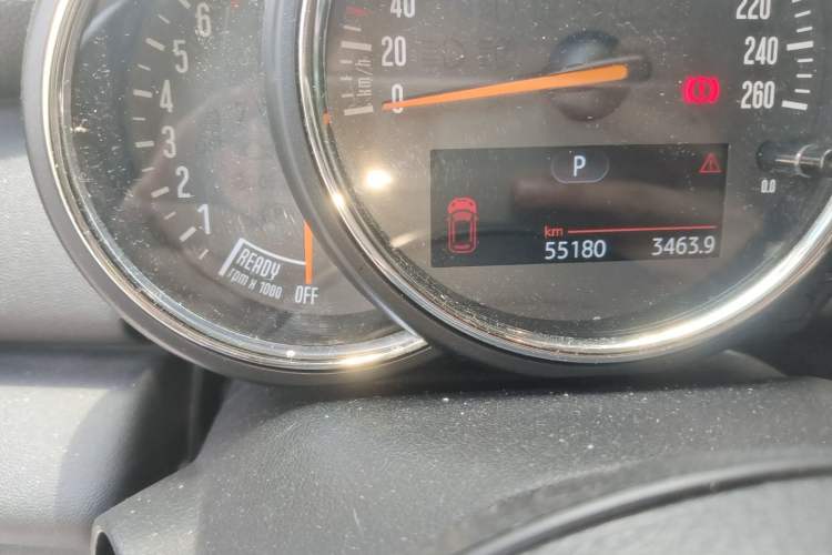Used MINI 2014 1.2T ONE+ Odometer Close Up