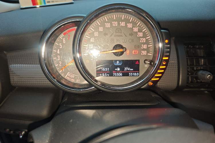 Used MINI 2014 1.5T COOPER Fun Odometer Close Up