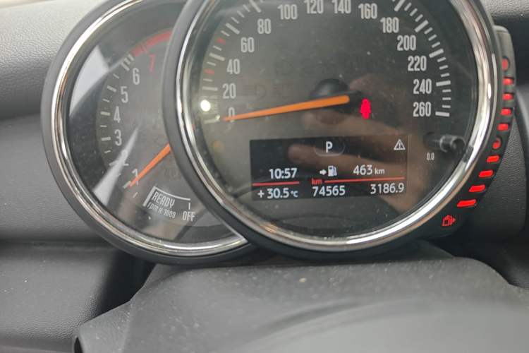 Used MINI 2014 1.2T ONE+ Odometer Close Up
