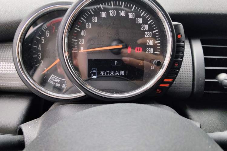Used MINI 2014 1.5T COOPER Fun Odometer Close Up
