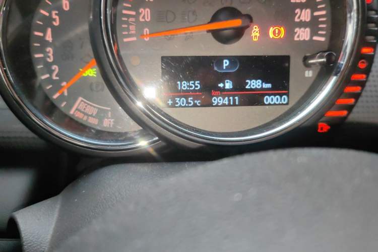 Used MINI 2014 1.5T COOPER Fun Odometer Close Up