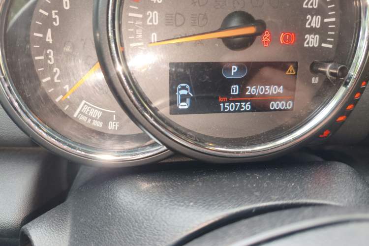 Used MINI 2014 1.2T ONE+ Odometer Close Up