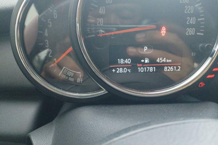 Used MINI 2014 1.2T ONE+ Odometer Close Up
