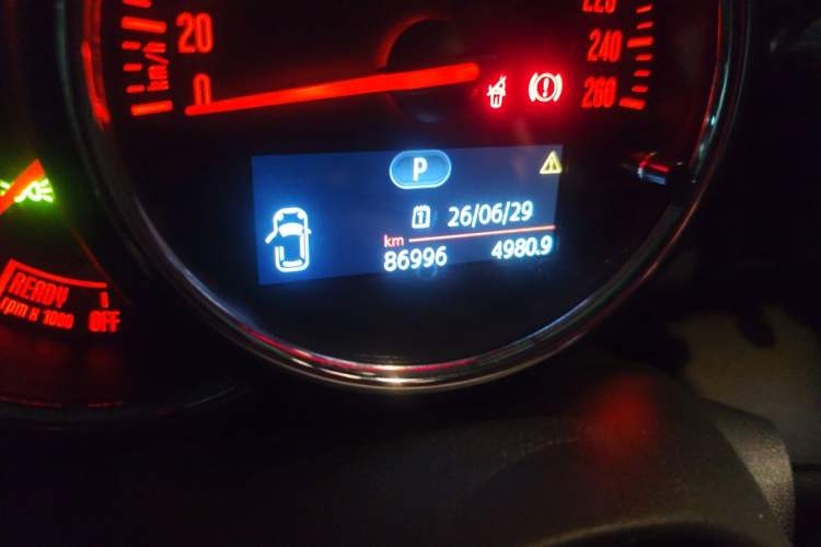 Used MINI 2014 1.5T COOPER Fun Odometer Close Up