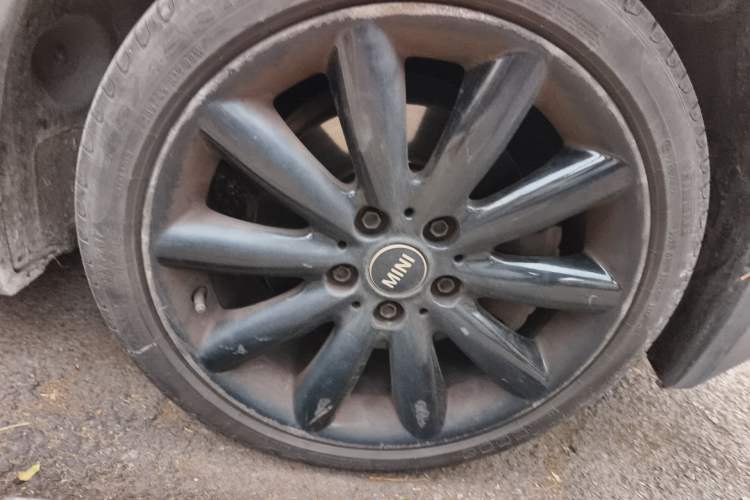 Used MINI 2014 2.0T COOPER S Excitement Right Front Wheel Hub