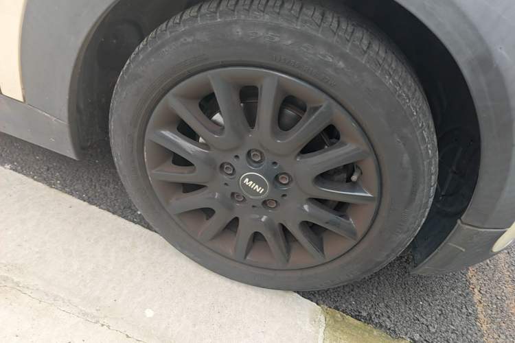 Used MINI 2014 1.2T ONE+ Right Front Wheel Hub
