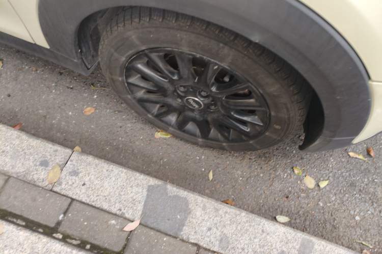 Used MINI 2014 1.2T ONE+ Right Front Wheel Hub