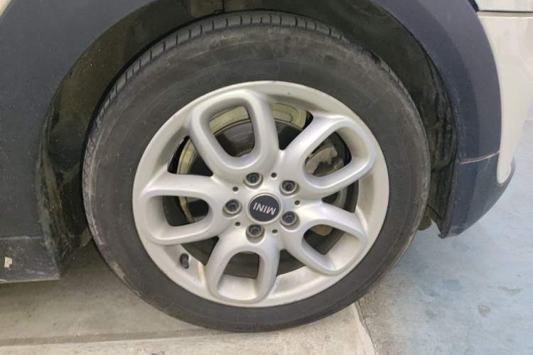 Used MINI 2014 1.2T ONE+ Right Front Wheel Hub
