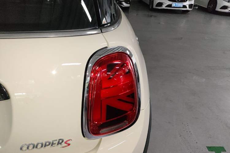Used MINI 2014 2.0T COOPER S Excitement Right Rear Taillight
