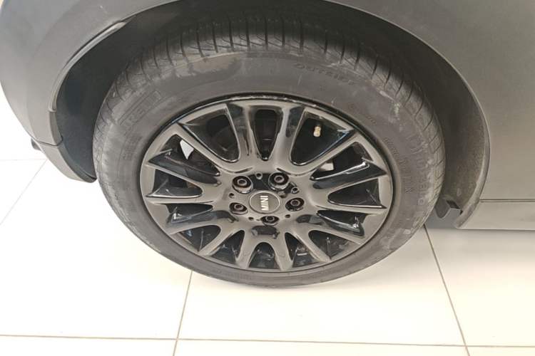 Used MINI 2014 1.2T ONE+ Right Rear Wheel Hub