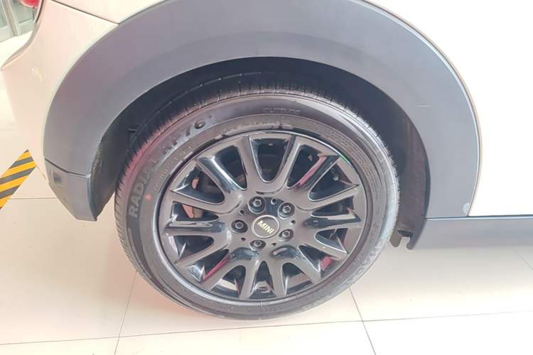 Used MINI 2014 1.2T ONE+ Right Rear Wheel Hub