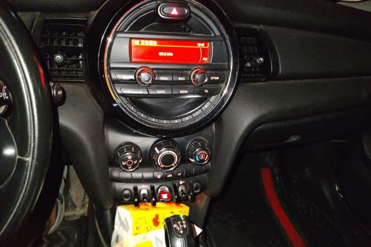 Used MINI 2014 1.2T ONE+ Audio And AC Panel