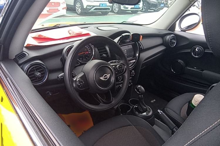 Used MINI 2014 1.2T ONE+ Center Console