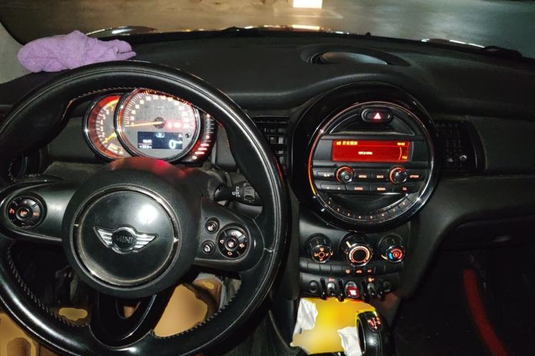 Used MINI 2014 1.2T ONE+ Center Console