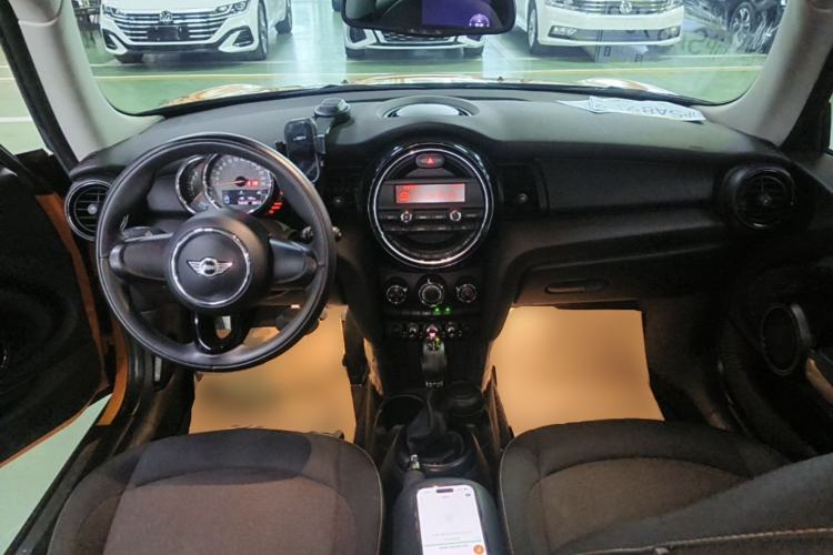 Used MINI 2014 1.2T ONE Center Console
