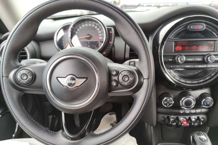 Used MINI 2014 1.2T ONE+ Center Console