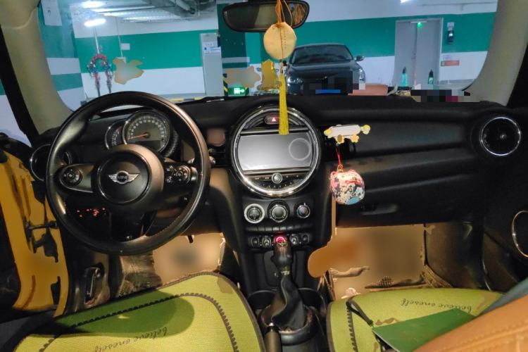 Used MINI 2014 1.2T ONE+ Center Console