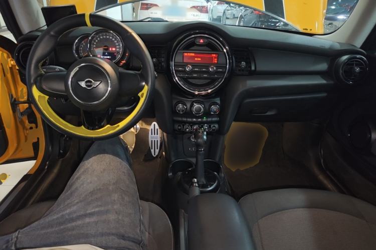 Used MINI 2014 1.2T ONE Center Console