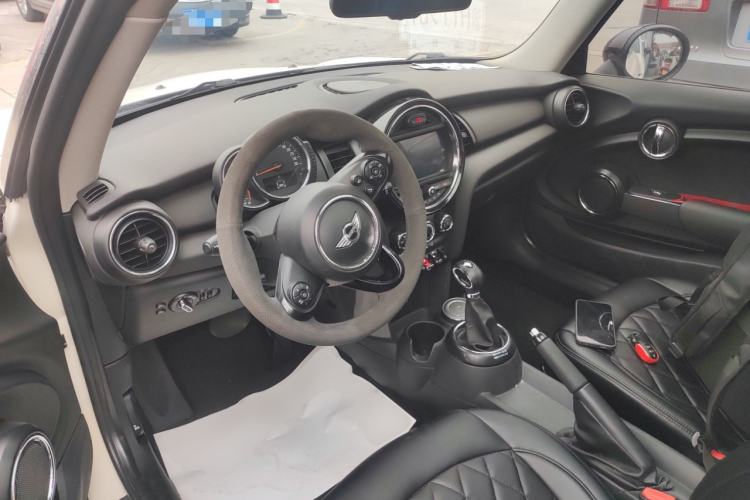 Used MINI 2014 1.2T ONE+ Center Console