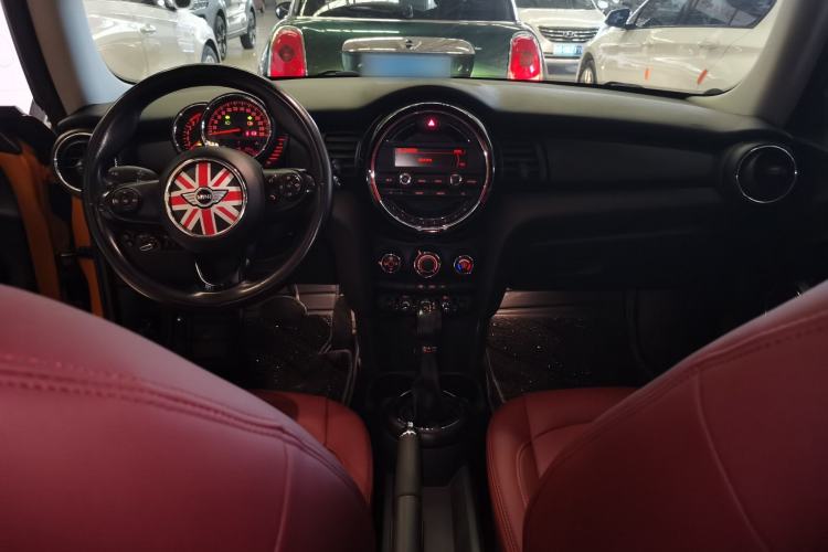 Used MINI 2014 1.2T ONE+ Center Console