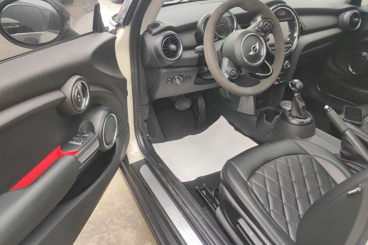 Used MINI 2014 1.2T ONE+ Driver Seat